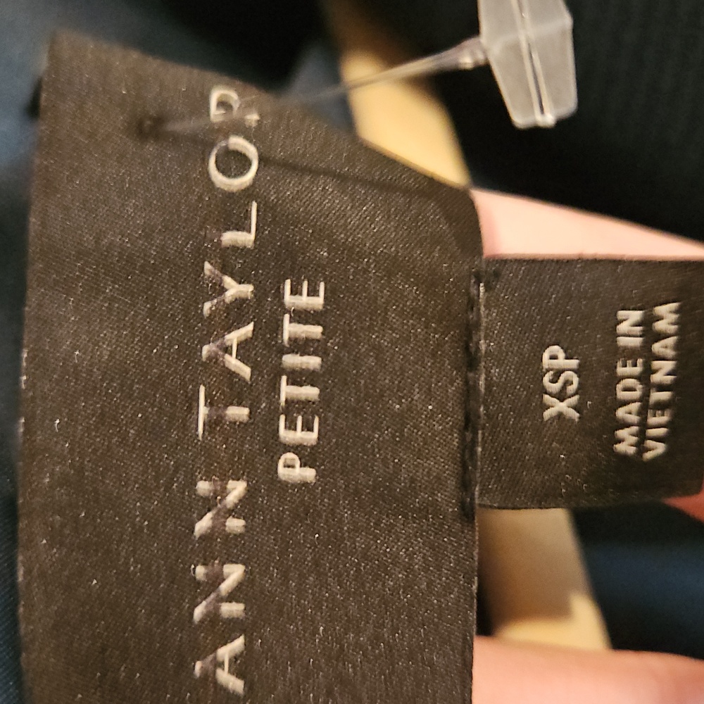 NEW! ANN TAYLOR Twill Double Breasted Belted Trench Coat XSP. - Picture 6 of 9